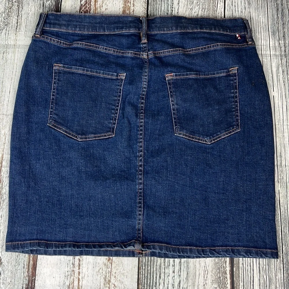 Tommy Hilfiger Denim Skirt  with Floral Design Sz 16 - Picture 3 of 10